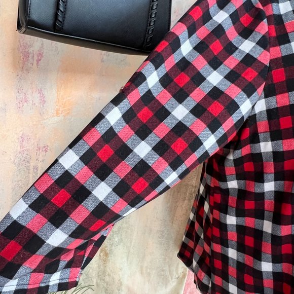 📌Eden & Olivia Red -Black -White Plaid Soft Button Down Shirt w/ Roll Up Sleeve - Picture 7 of 15